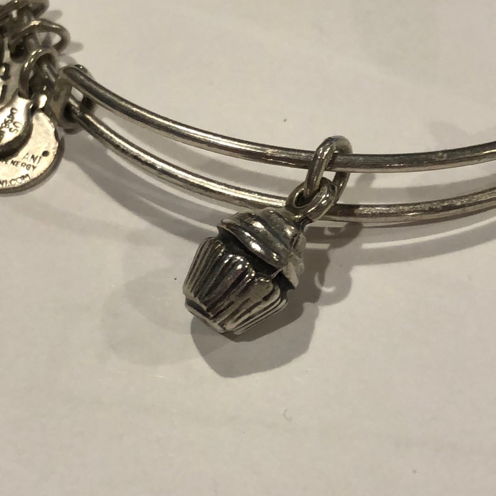 Cupcake charm